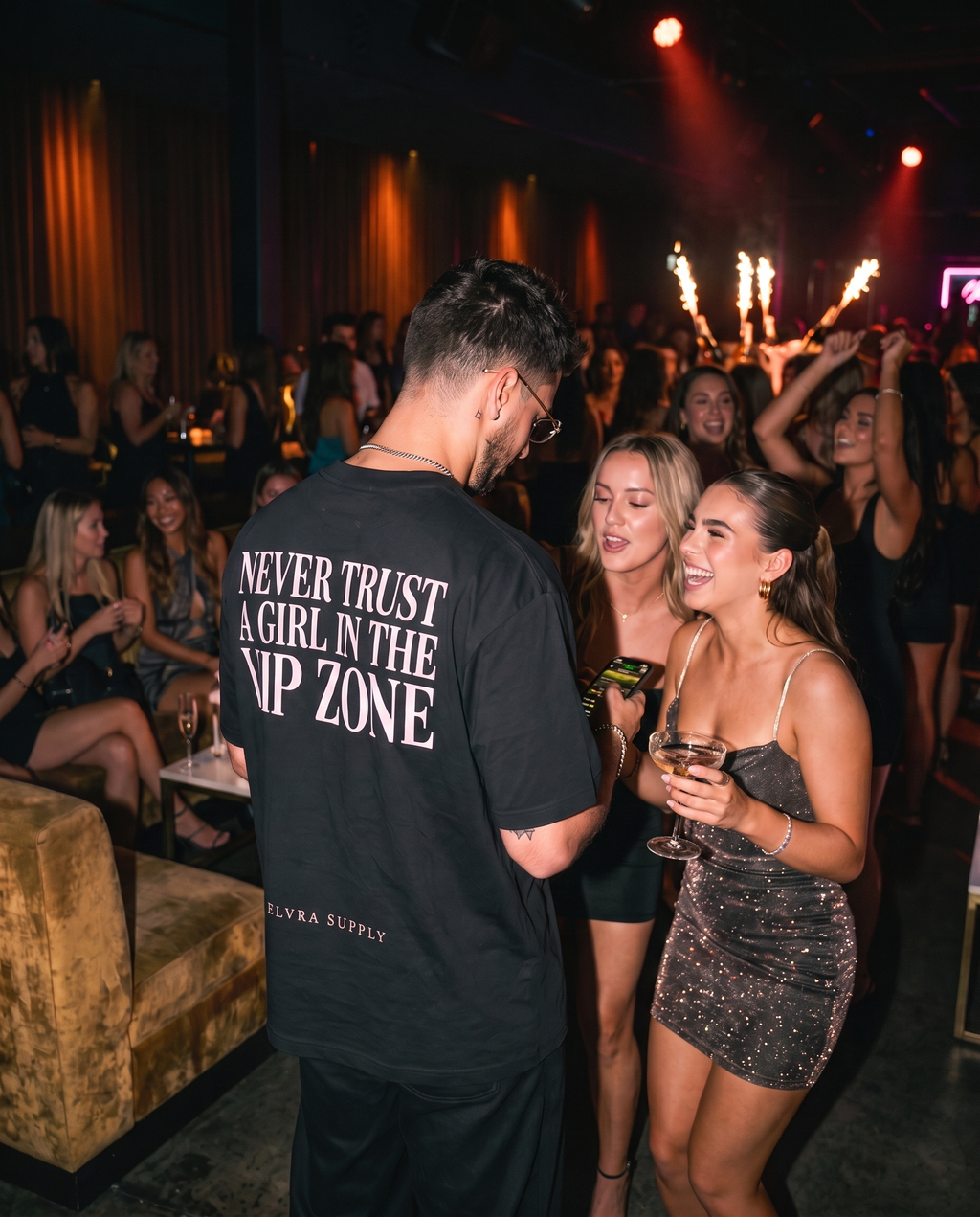 NEVER TRUST - T SHIRT